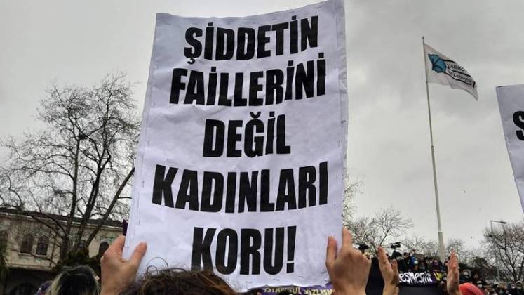 Şanlıurfa’da kadın cinayeti; evinde boğazı kesilmiş halde bulundu!