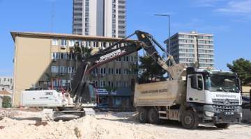 Büyükşehir Belediyesi Yol Ağını Genişletmeyi Sürdürüyor