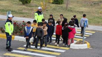 Çocuklar Trafik Kurallarını Trafik Eğitim Parkı’nda Eğlenerek Öğrendi