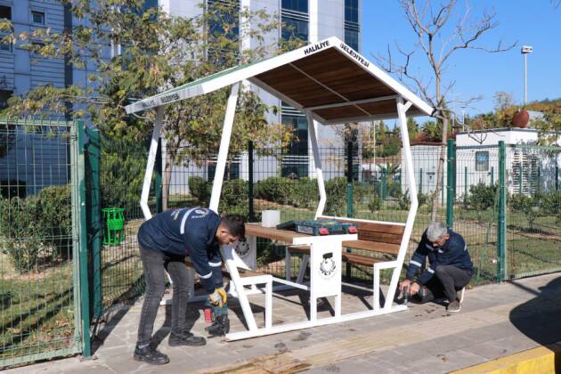 Haliliye Belediyesi’nin ürettiği Kamelya ve Banklar vatandaşların hizmetinde