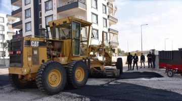 Siverek Şirinkuyu Mahallesinde Bulunan Okul Yolları Asfaltlanıyor