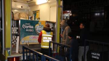 Haliliye Belediyesi’nin 3 noktada sıcak çorba ikramı başladı