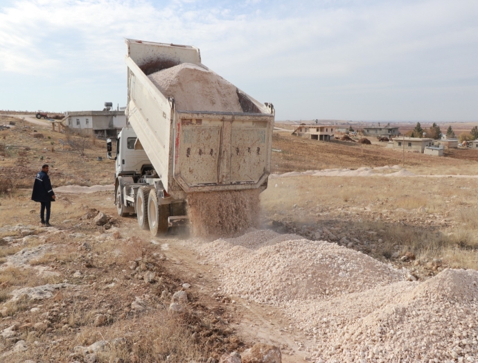 Haliliye Belediyesi, kırsal mahallerde yeni yolları hizmete sunuyor