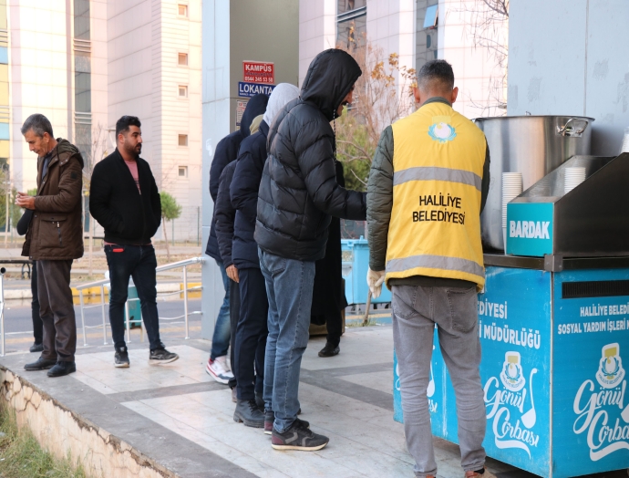 Haliliye Belediyesi, gönül çorbası ikramı ile yürekleri ısıtıyor