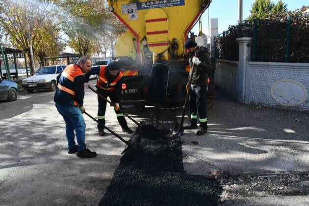 Siverek’te yol yapım çalışmaları devam ediyor