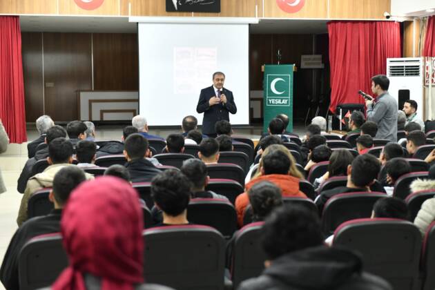 Vali Hasan Şıldak, gençlere bağımlılığın zararlarını anlattı