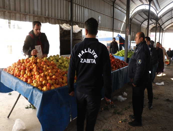 Haliliye Belediyesi Zabıta ekipleri pazar yerlerini denetliyor