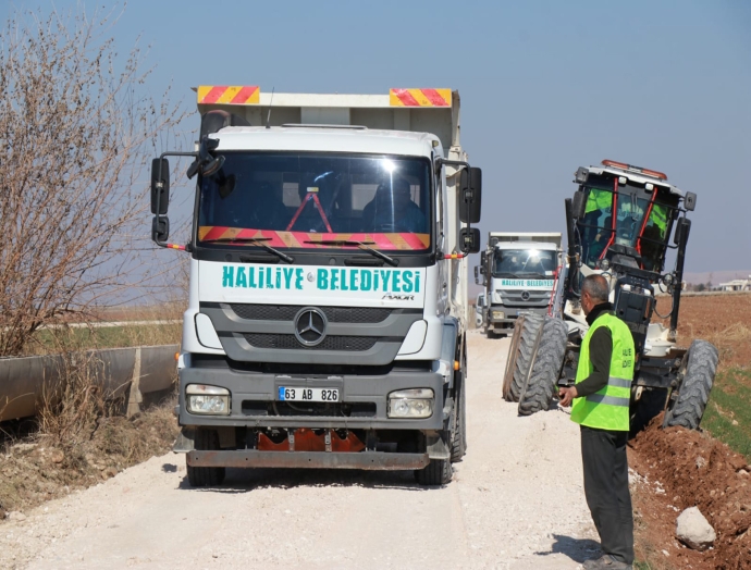 Haliliye ilçesinde yol çalışmaları aralıksız devam ediyor