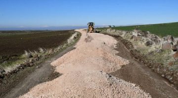 Siverek kırsalında yol çalışmaları sürdürülüyor