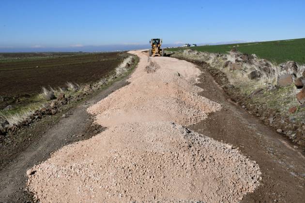 Siverek kırsalında yol çalışmaları sürdürülüyor