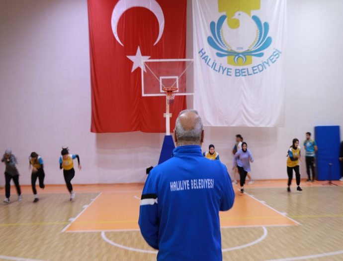 Gençler Haliliye Belediyesi ile kariyer hedeflerini belirliyor
