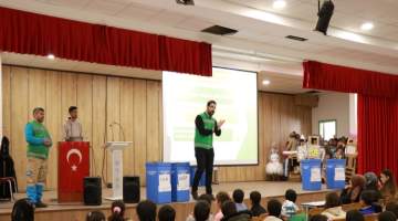 Sıfır atık eğitimi renkli defileye sahne oldu