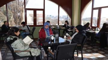 Kitap Kafe ile gençlere eğitim desteği veriliyor