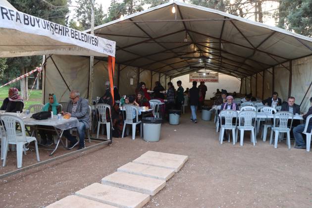 Büyükşehir Belediyesi, Her Gün Binlerce Vatandaşı İftar Sofralarında Buluşturuyor