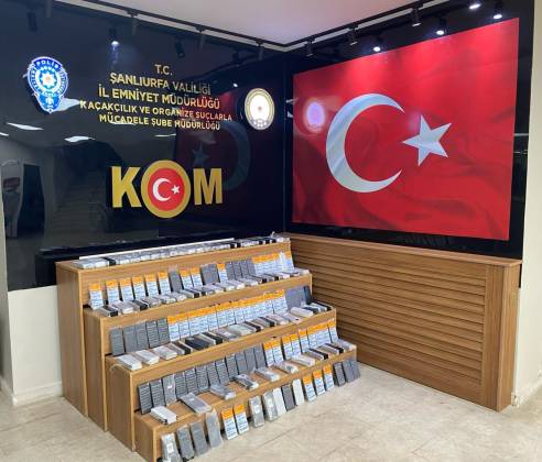 Şanlıurfa’da gizli bölmeden 345 gümrük kaçağı cep telefonu ele geçirildi