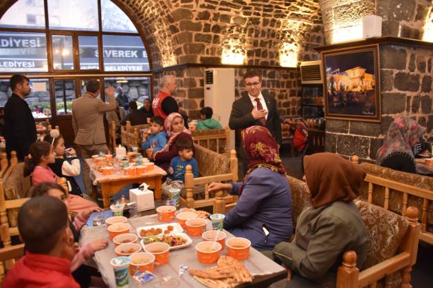 Başkan Bucak, yetim ve öksüz çocuklarla iftarda buluştu