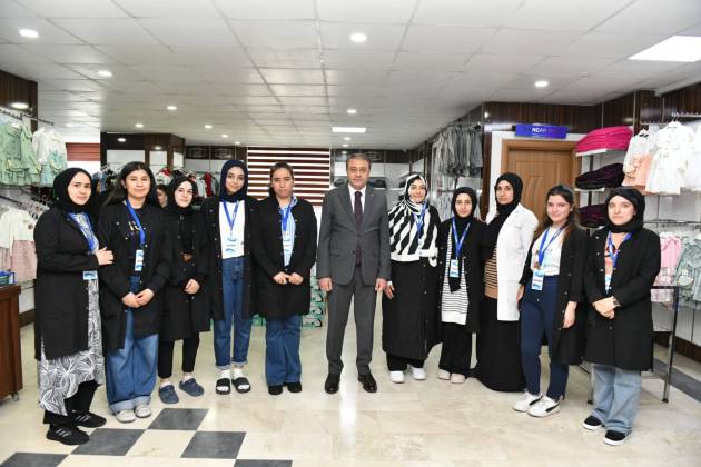 Vali Şıldak, Şanlıurfa Ay Işığım Yetim ve Öksüz Derneği’ni ziyaret etti