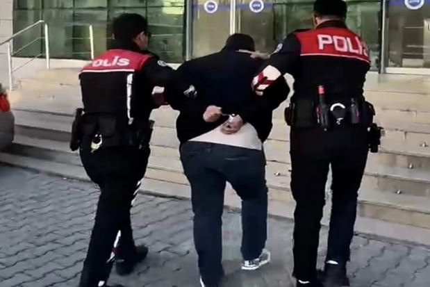 Şanlıurfa’da hapis cezası bulunan 2 zehir taciri yakalandı