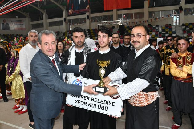 Siverek Belediyesi Halk Oyunları ekibi Kilis’ten kupayla döndü