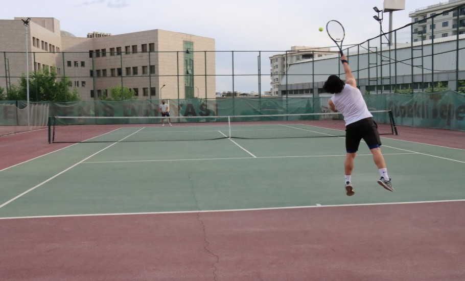 Şanlıurfa’da Gençlik Haftası Tenis Turnuvası başladı