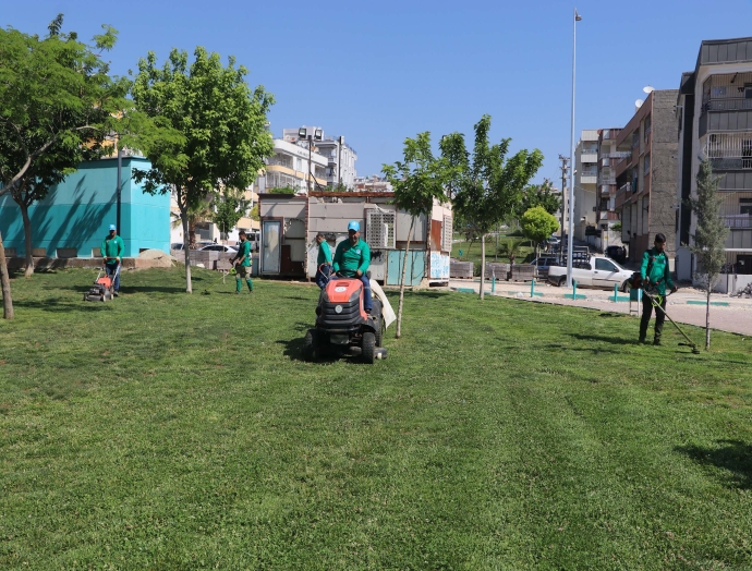 Haliliye Belediyesi parkları yaz mevsimine hazırlıyor