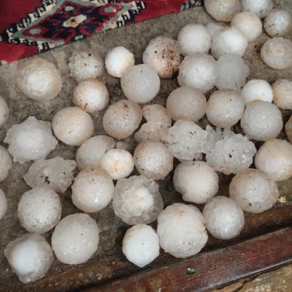 Urfa’da ceviz büyüklüğünde dola yağdı tarımı ve hayat felç oldu