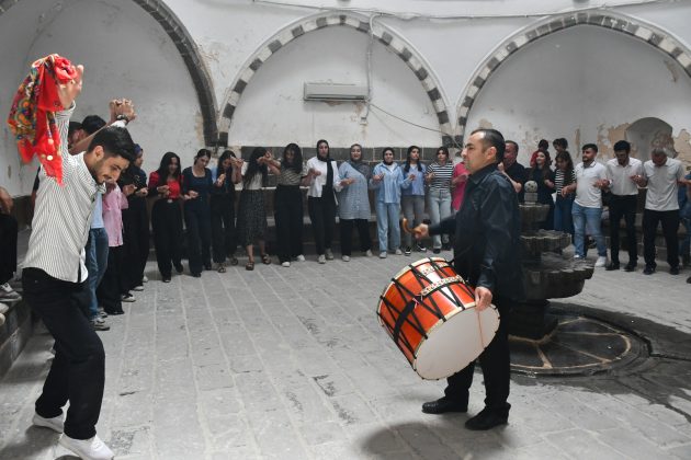 Üniversiteye Hazırlanan Gençlere Moral Etkinliği