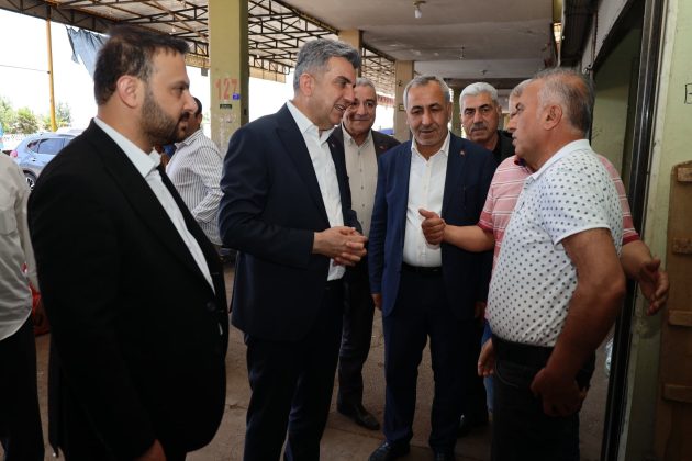 AK Parti il Başkanı Günbegi hal esnafını ziyaret etti