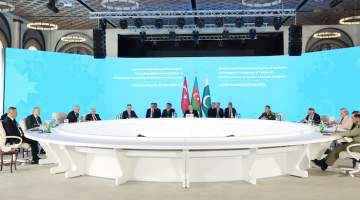 Azerbaycan’da üçlü zirve