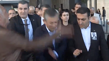 Özgür Özel’e yumruklu saldırı