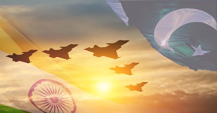 Tansiyon düşmüyor, Pakistan Hindistan’ı vurdu