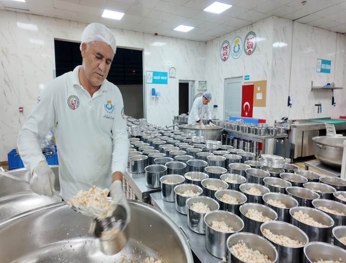 Haliliye Belediyesi’nden ihtiyaç sahiplerine sıcak yemek hizmeti