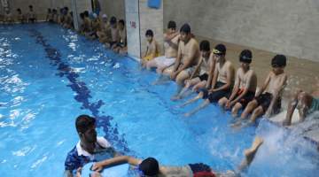 Haliliye Belediyesi’nden çocuklara yaz tatilinde ücretsiz yüzme eğitimi