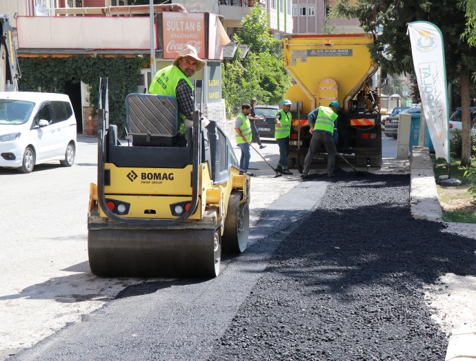 Haliliye Belediyesi 3 mahalleye asfalt hizmeti götürdü