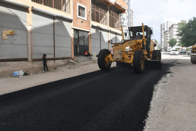 Siverek’te üstyapı çalışmaları aralıksız sürüyor