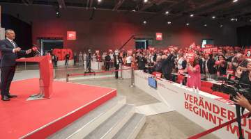 Özgür Özel SPD kongresinde konuştu