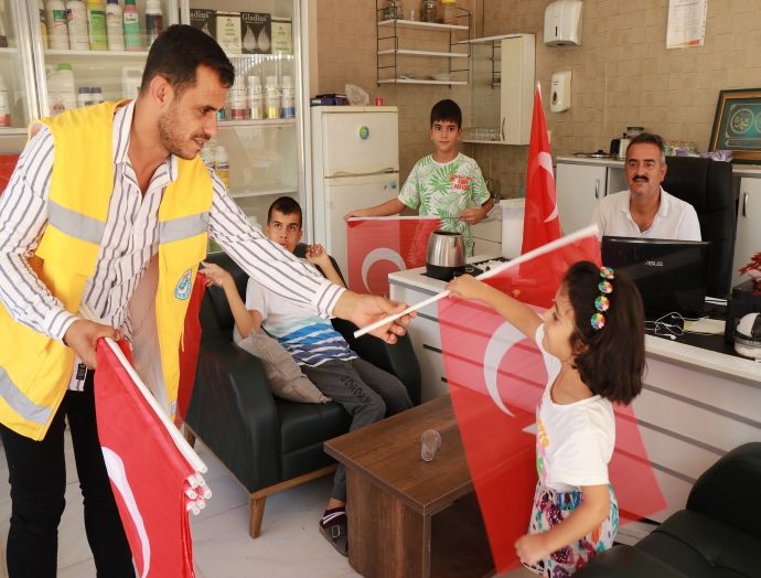 Haliliye Belediyesi ilçeyi Bayraklarla donatıyor