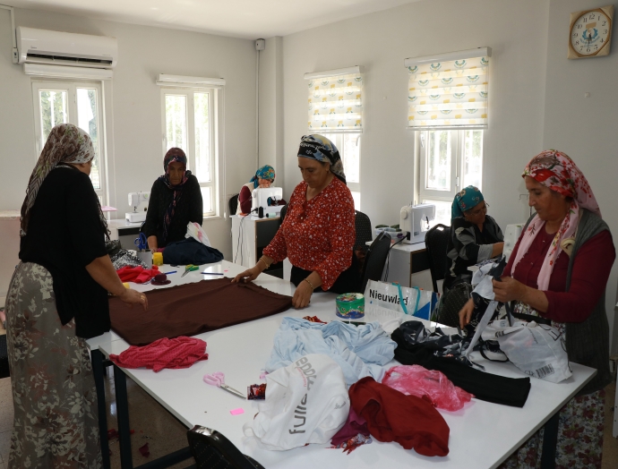 Haliliye’de kadınlar hem hobi ediniyor hem de ekonomiye katkı sağlıyor