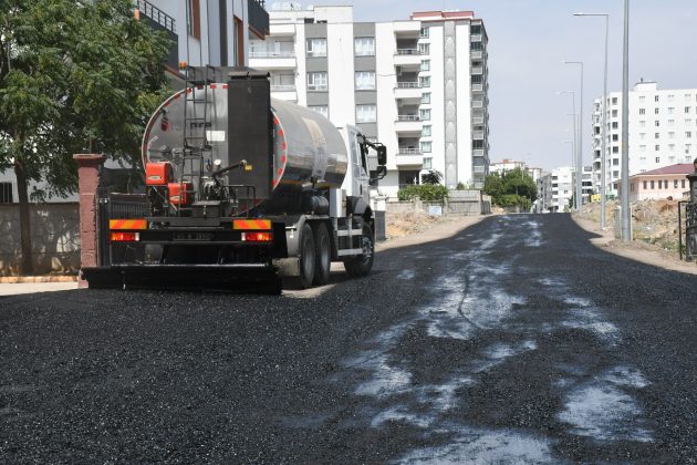 Siverek’te Üstyapı Çalışmaları Hız Kazandı
