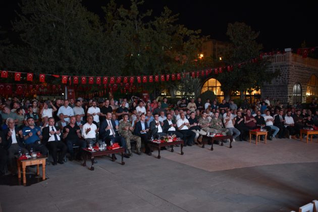 Başkan Bucak: “15 Temmuz karanlığı yaran bir milletin tanklara karşı imanla dirildiği gündür”