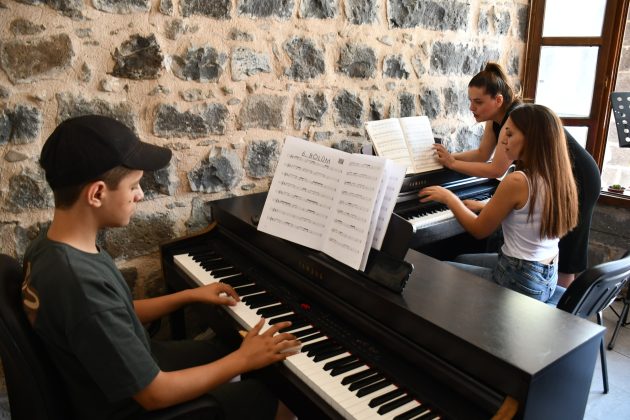 Siverek Belediyesi Yeni Müzisyenler Yetiştiriyor