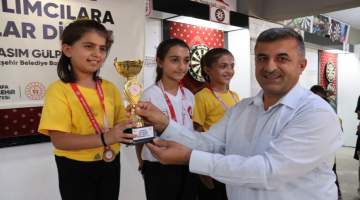 Zafer Bayramı Dart turnuvasında ödüller sahiplerini buldu