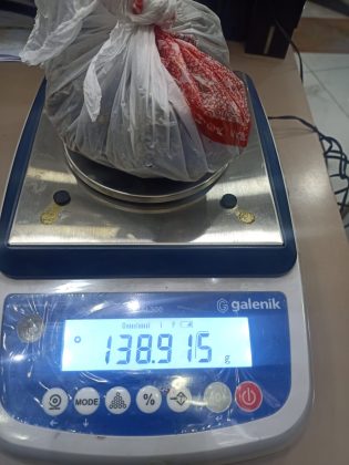 Attıkları poşetten Esrar maddesi çıktı