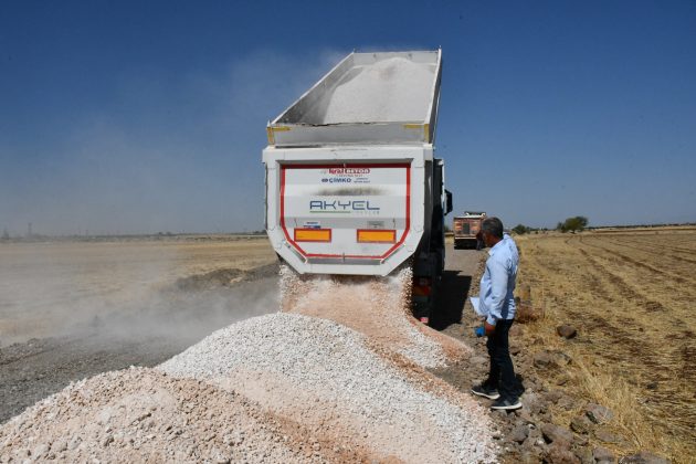 Siverek Belediyesi Kırsalda Yol Kalitesini Artırıyor