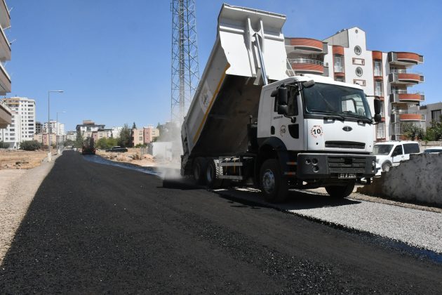 Siverek’te Sathi Asfalt Çalışmaları Sürüyor
