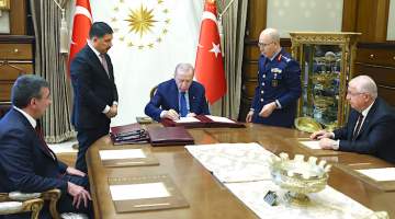 YAŞ kararları: Genelkurmay Başkanı değişti