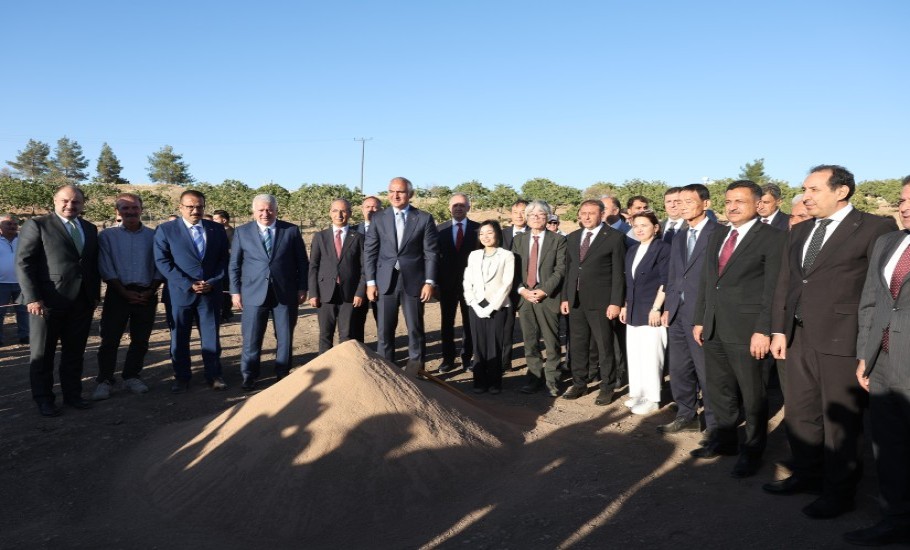 Ayanlar’da tarihe ilk kazma vuruldu