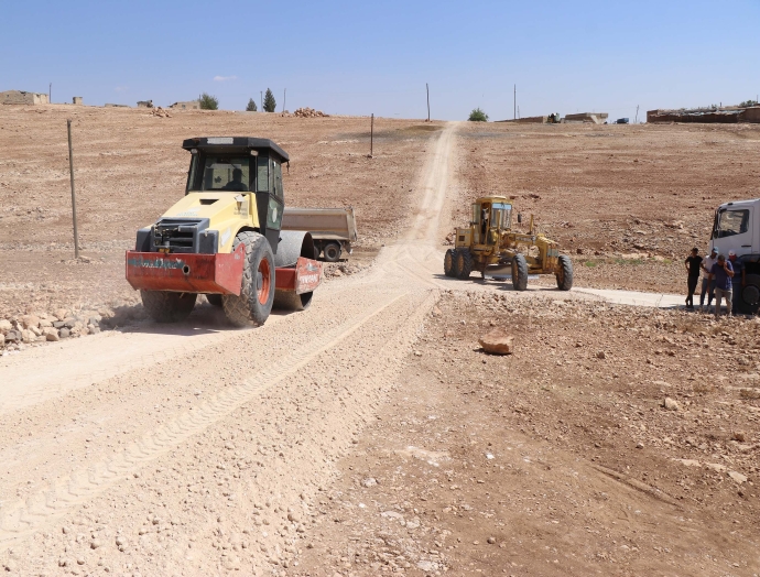 Haliliye Topraklı mahallesinde yol çalışmaları devam ediyor