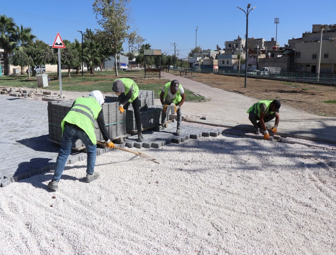 Haliliye’de 15 ekip ile yol yapım ve onarım çalışmaları sürüyor