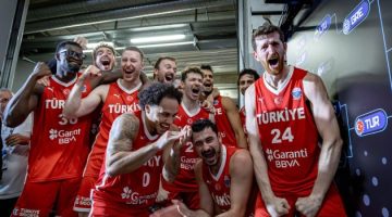 12 Dev Adam Yeniden Doğdu Yunanistan’ı 94-68 Yendi Finale Yükseldi